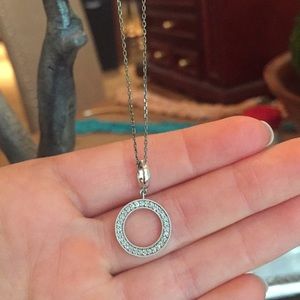 Silver/diamond necklace